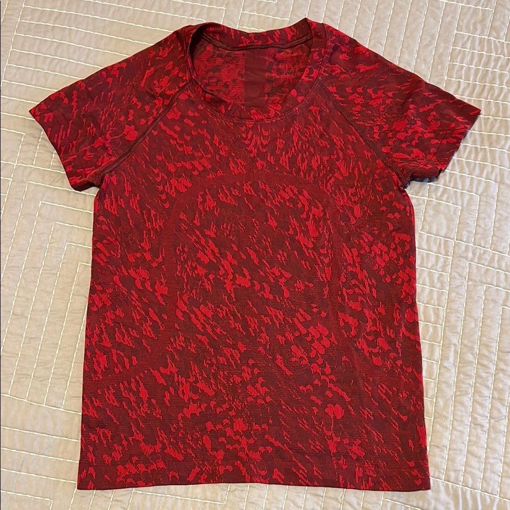 Lunar New Year Swiftly Tech LuluLemon size 4